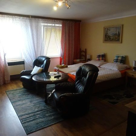 Milanna Apartment Breclav ภายนอก รูปภาพ