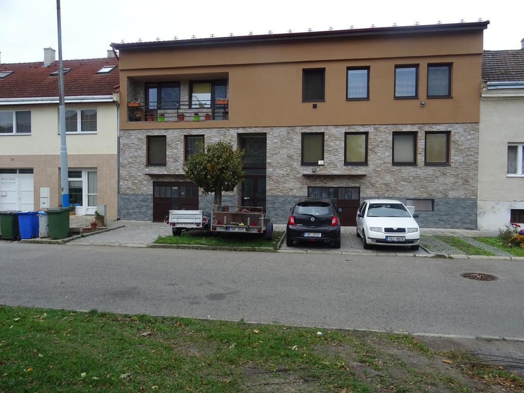 Milanna Apartment Breclav ภายนอก รูปภาพ